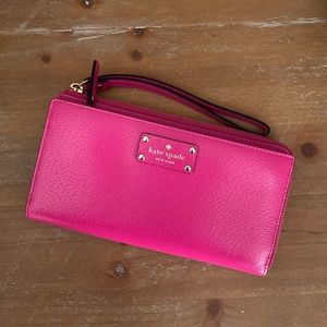kate spade layton wellesley wristlet wallet in sweetheart pink. NWT.